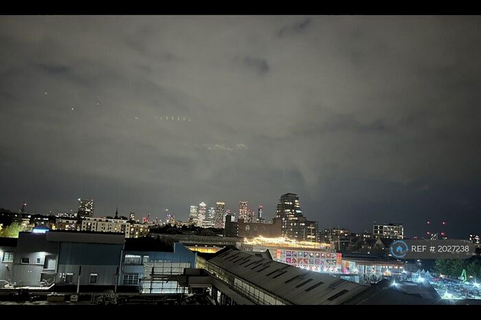 3 Bedroom Penthouse To Rent In Artichoke Hill, London, E1W