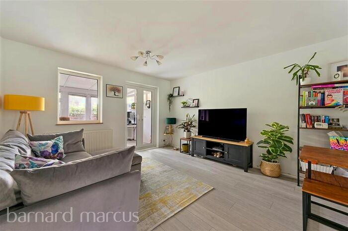 2 Bedroom Property To Rent In St. Catherines Close, London, SW17