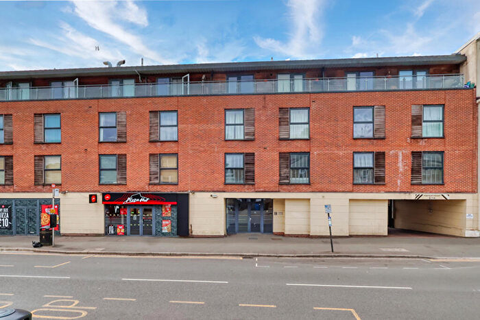 1 Bedroom Apartment For Sale In Castle Street, High Wycombe, Buckinghamshire, HP13