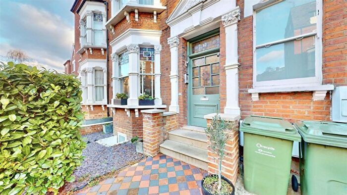 1 Bedroom Flat For Sale In Nassington Road, Hampstead Heath, London, NW3