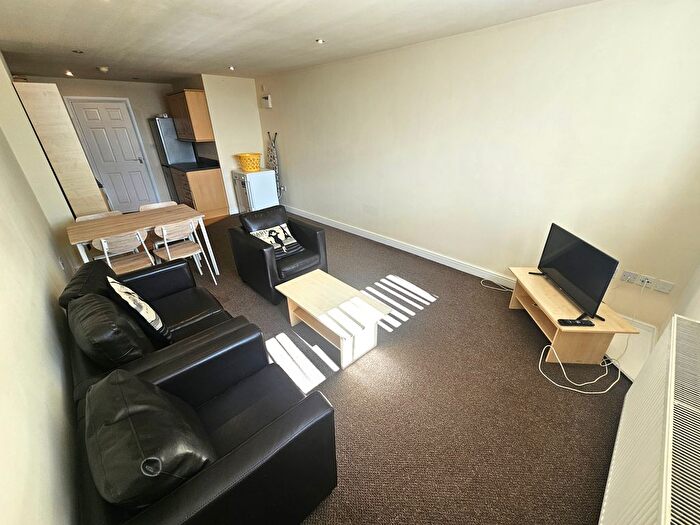 2 Bedroom Flat To Rent In Victoria Road, Bradford, BD2