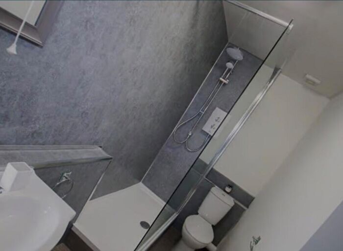 6 Bedroom Terraced House To Rent In Headingley Avenue, Leeds, West Yorkshire, LS6