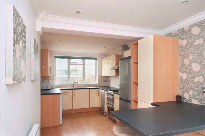 3 Bedroom House Of Multiple Occupation To Rent In Eastbourne Road, Brighton, BN2