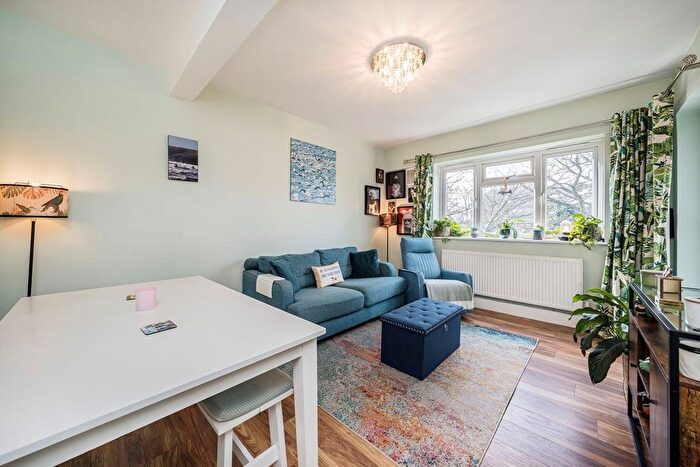 2 Bedroom Flat For Sale In Deepdene Gardens, Brixton, SW2