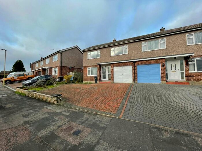 3 Bedroom Semi-Detached House To Rent In Kingsway, Ware, SG12