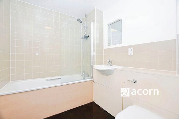 1 Bedroom Flat To Rent In Hendre Road, London, SE1