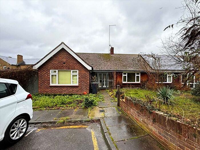 2 Bedroom Bungalow For Sale In Belvedere Close, Gravesend, DA12