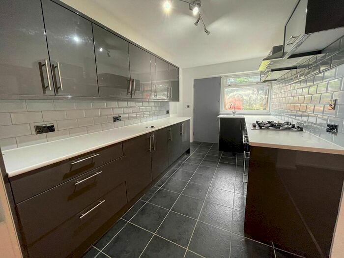 3 Bedroom Semi-Detached House To Rent In Cordwallis Road, Maidenhead SL6