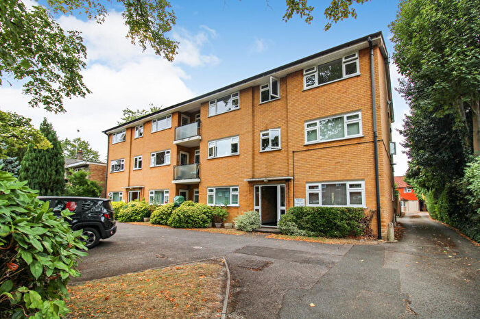 2 Bedroom Apartment For Sale In Barton Court, Cambridge Road West, Farnborough, GU14