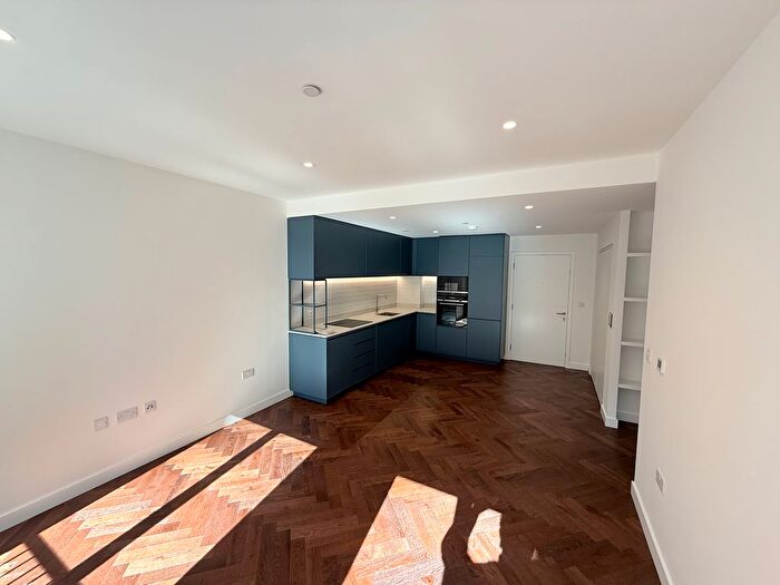 1 Bedroom Flat To Rent In Parkview Avenue, London, NW2