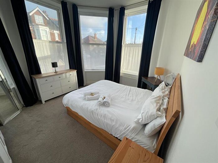1 Bedroom Apartment For Sale In Spencer Road, Southsea, PO4