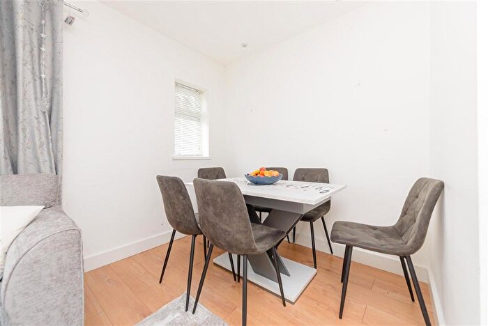 2 Bedroom Maisonette For Sale In St. John's Road, Welling, Kent, DA16