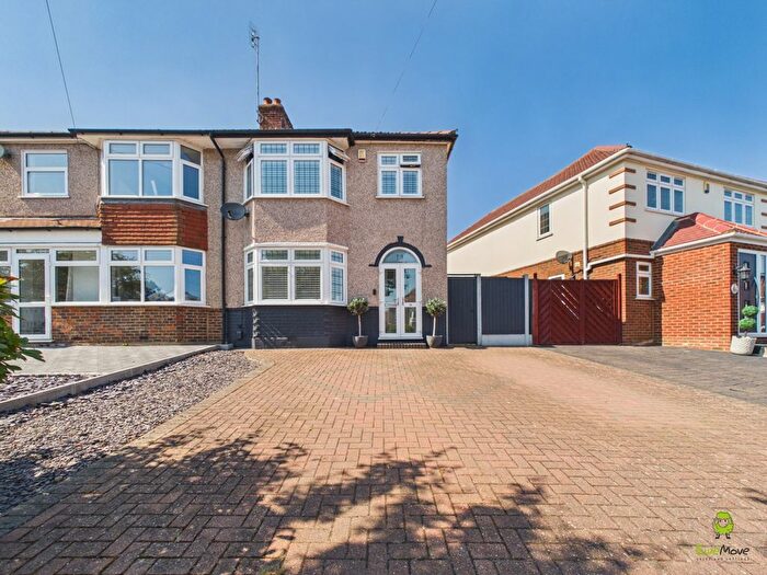 3 Bedroom Semi Detached House For Sale In Inglewood Road, Bexleyheath, Kent, DA7
