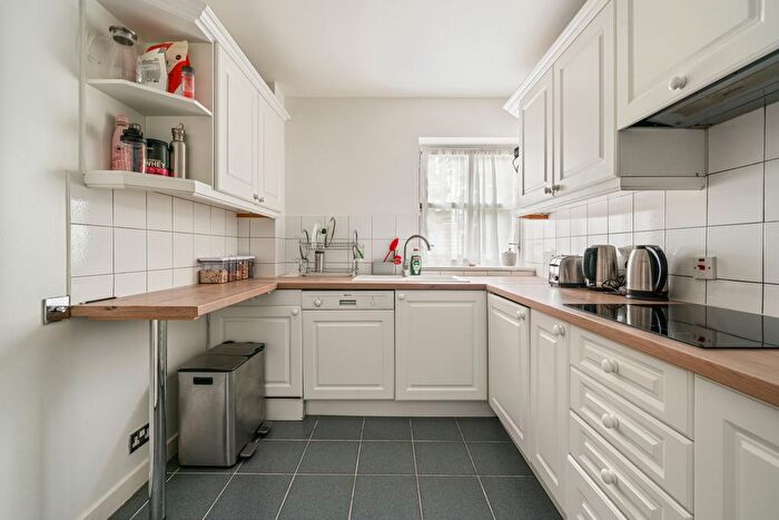 2 Bedroom Flat For Sale In Gloucester Terrace, London, W2