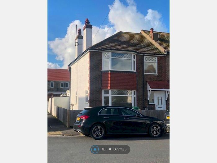 3 Bedroom End Of Terrace House To Rent In Brambledean Road, Portslade, BN41