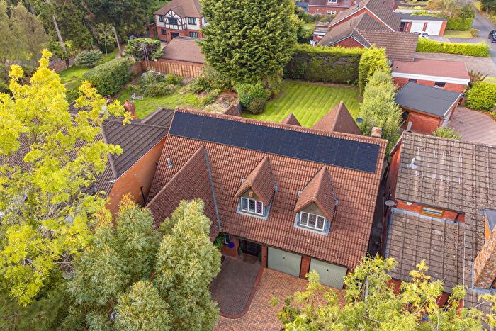 4 Bedroom Detached House For Sale In Dickens Heath Road, Shirley, Solihull, B90