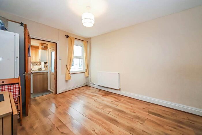 3 Bedroom End Of Terrace House For Sale In Longfield Road, Tring, HP23
