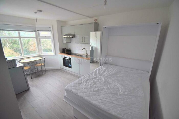 Studio To Rent In Oxford Road, Tilehurst, RG31