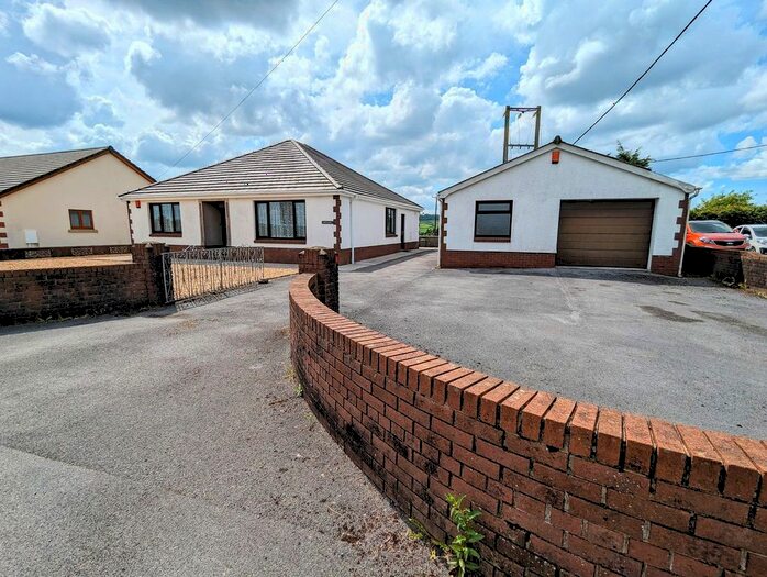4 Bedroom Detached Bungalow For Sale In Llanddarog, Carmarthen, Carmarthenshire., SA32