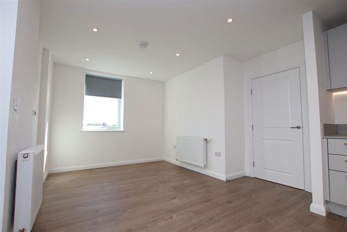 2 Bedroom Flat To Rent In Brewers Square, Dartford, Kent, DA1
