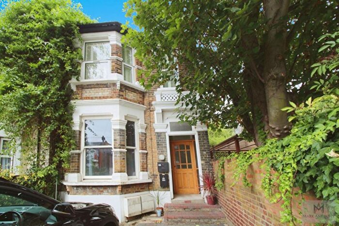 2 Bedroom Flat To Rent In Queens Road, London, E11
