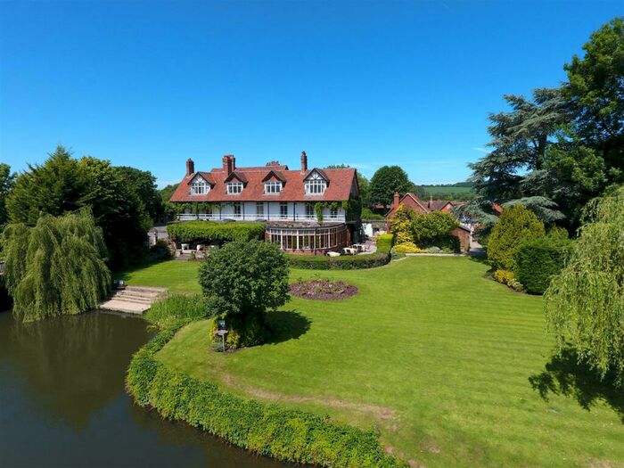 Detached House For Sale In The French Horn, Sonning Eye, Reading, RG4