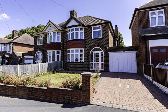 3 Bedroom Semi Detached House For Sale In Barnford Crescent, Oldbury, West Midlands, B68