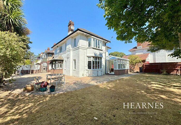 4 Bedroom Detached House For Sale In Thistlebarrow Road, Littledown, Bournemouth, BH7