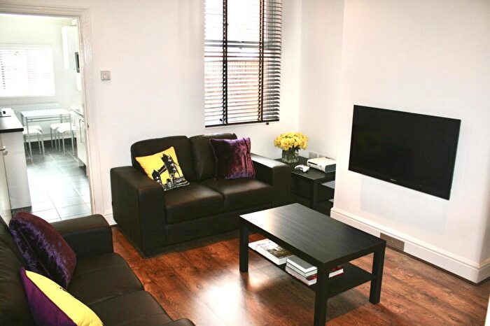 4 Bedroom House To Rent In Pybus Street, Derby, City Centre, DE22