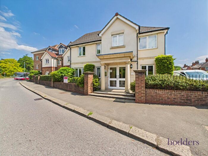 1 Bedroom Apartment For Sale In Addlestone, Surrey, KT15