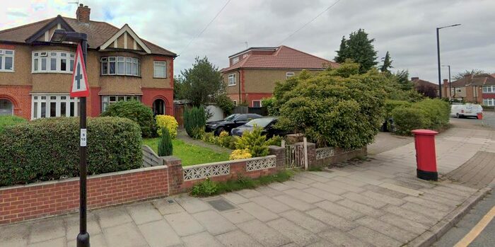 4 Bedroom Semi-Detached House To Rent In Parsonage Lane, Enfield, EN1