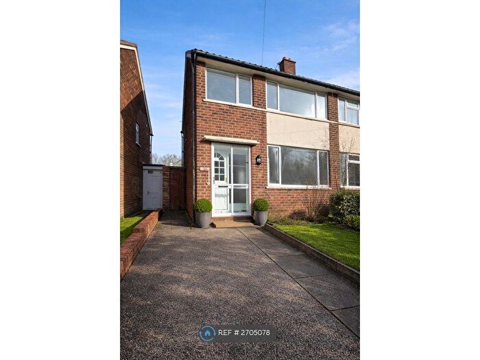 3 Bedroom Semi Detached House To Rent In Leslie Rise, Oldbury, B69