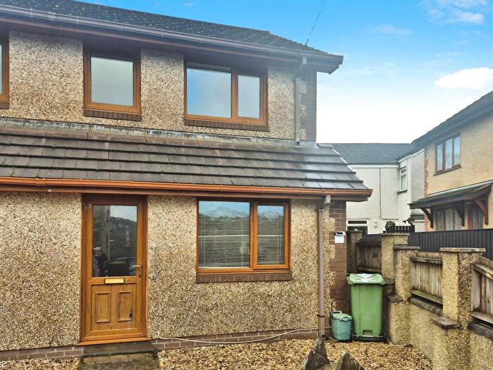 2 Bedroom End Of Terrace House To Rent In Salem Chapel, NP12