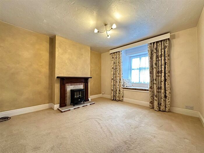 4 Bedroom Detached House For Sale In Main Street, Flixton, YO11