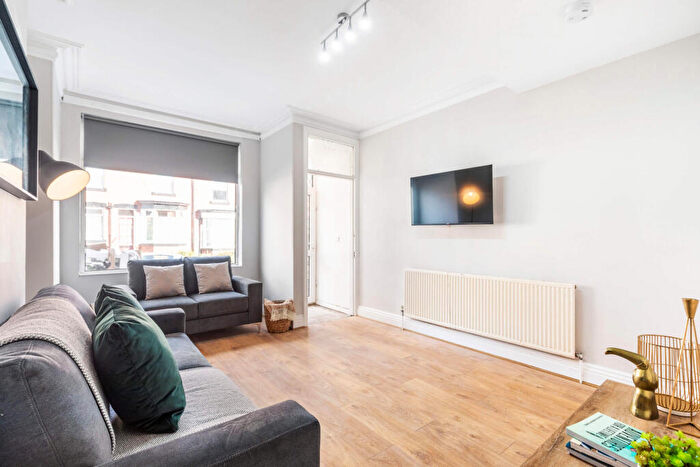 5 Bedroom House To Rent In Grimthorpe Street, Leeds, LS6