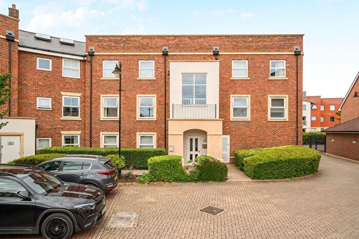 2 Bedroom Flat For Sale In Summer Gardens, Ickenham, UB10