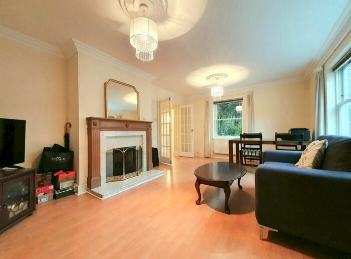 2 Bedroom End Of Terrace House To Rent In King George Square, Richmond, TW10
