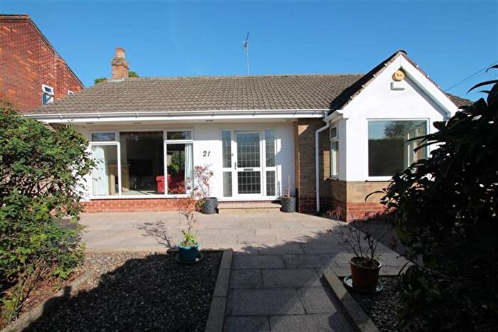 3 Bedroom Bungalow To Rent In Queensbury Way, HU14
