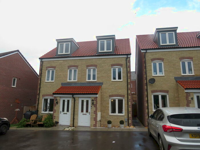3 Bedroom House To Rent In Neath Drive, Chippenham, SN15