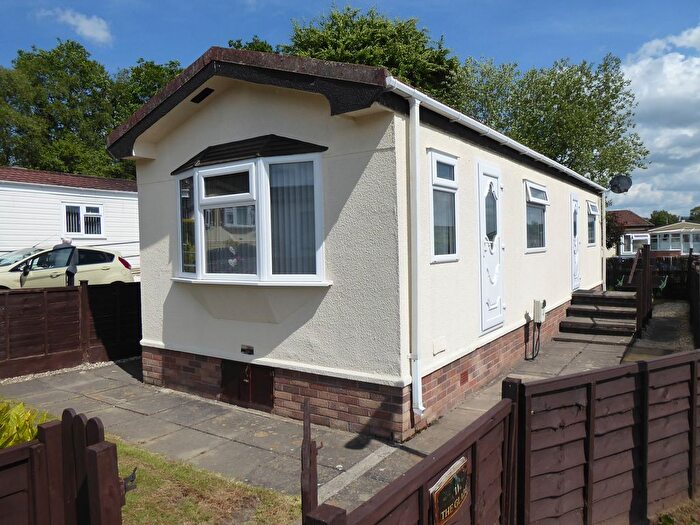 2 Bedroom Mobile/park Home For Sale In Caerwnon Park, Builth Wells, LD2