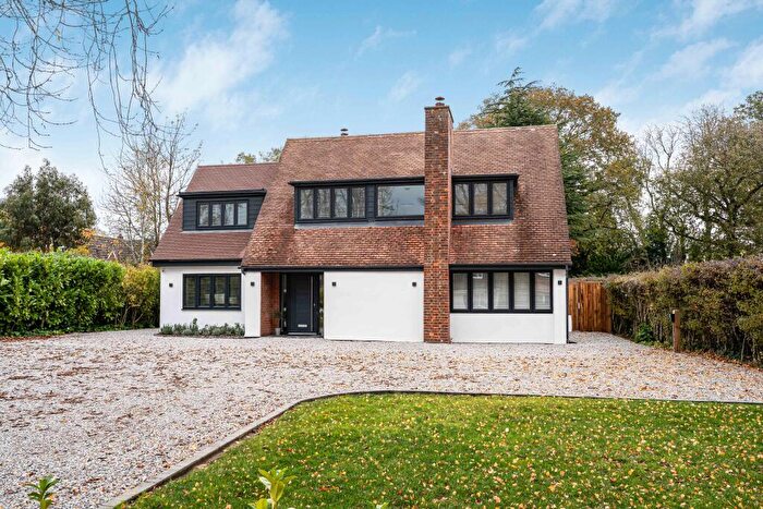 4 Bedroom Detached House For Sale In Holywell Close, Studham, LU6
