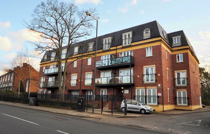 2 Bedroom Flat To Rent In Marsh Road, Pinner, HA5