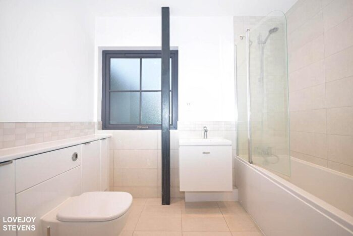 2 Bedroom Flat To Rent In Cyril Vokins Road, Newbury, RG14