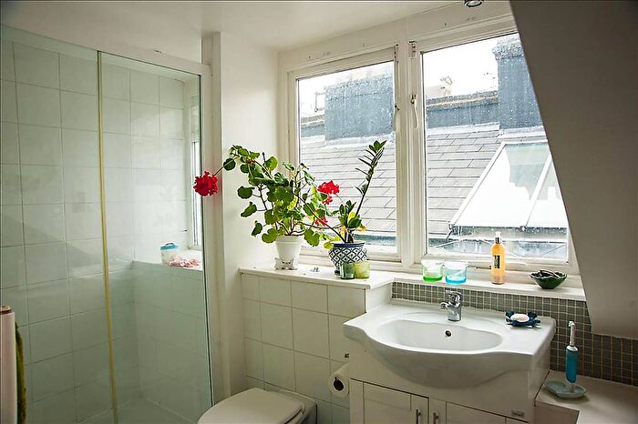 2 Bedroom Flat To Rent In Praed Street, Paddington, London, W2