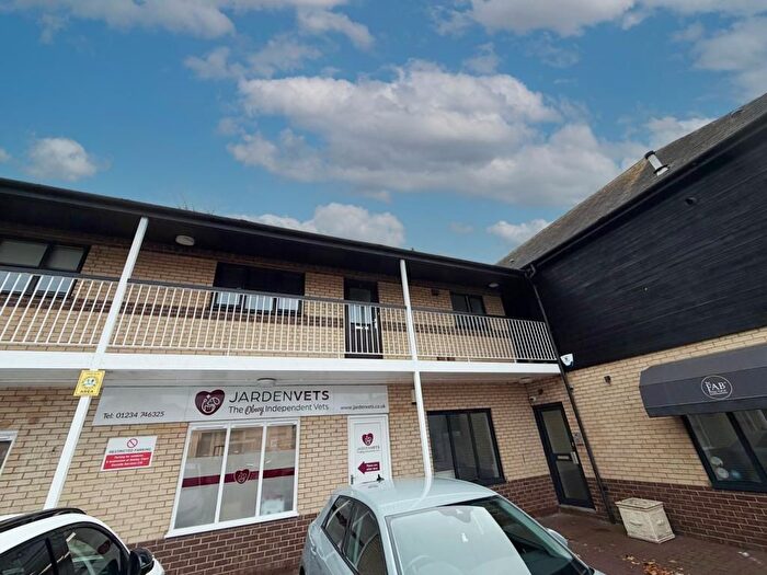 2 Bedroom Flat To Rent In Stanley Court, Olney, MK46