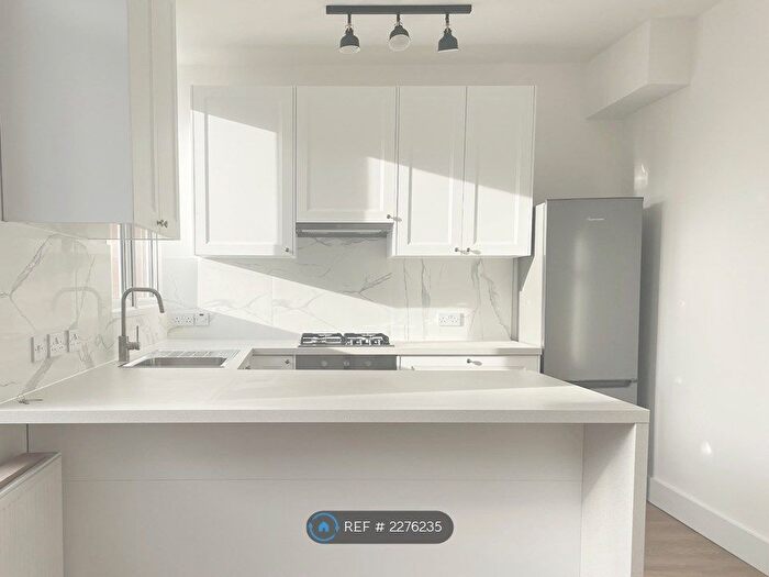 3 Bedroom End Of Terrace House To Rent In Croindene Road, London, SW16