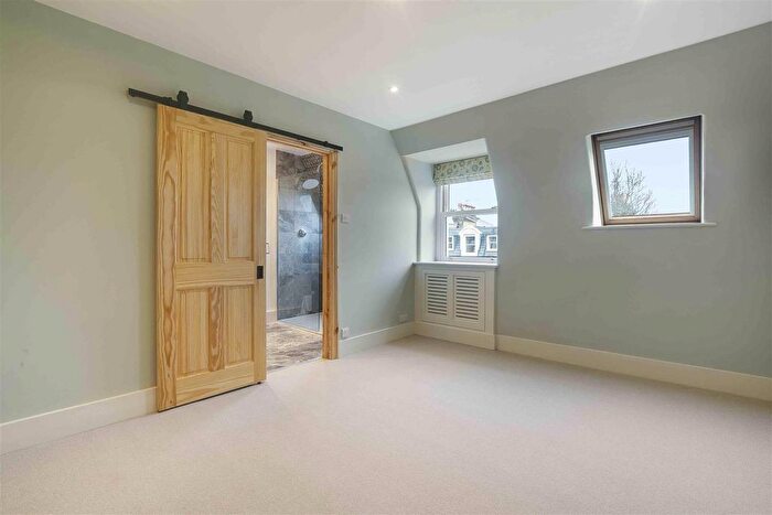 3 Bedroom Flat To Rent In St Maur Road, London, SW6