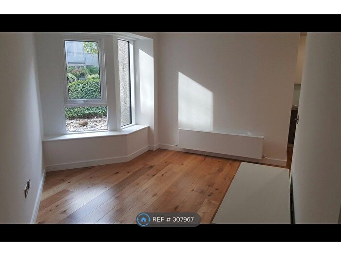 1 Bedroom Flat To Rent In Tryon Apartments, Hounslow, TW3