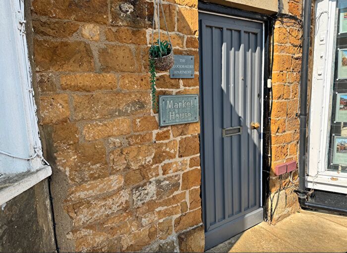2 Bedroom Flat For Sale In Market Place, Banbury, OX15