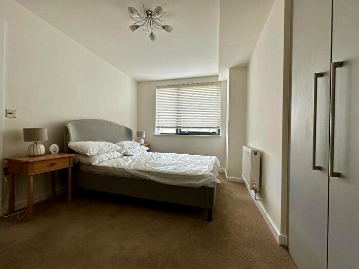 1 Bedroom Apartment For Sale In High Street North, Poole, Dorset, BH15